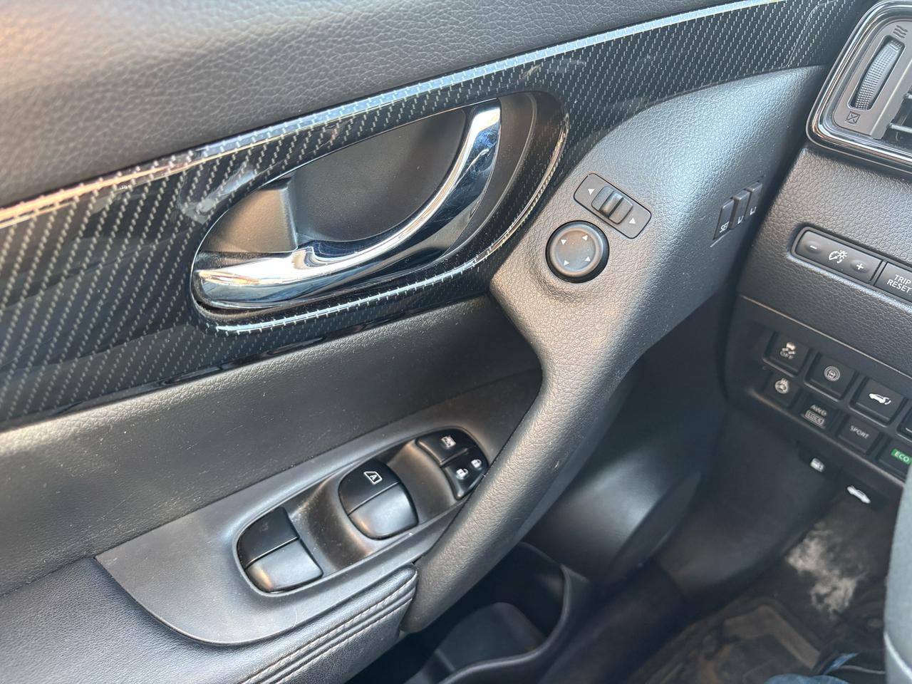 2017 Nissan Rogue SL AWD Pano roof, Navi, Leather Photo