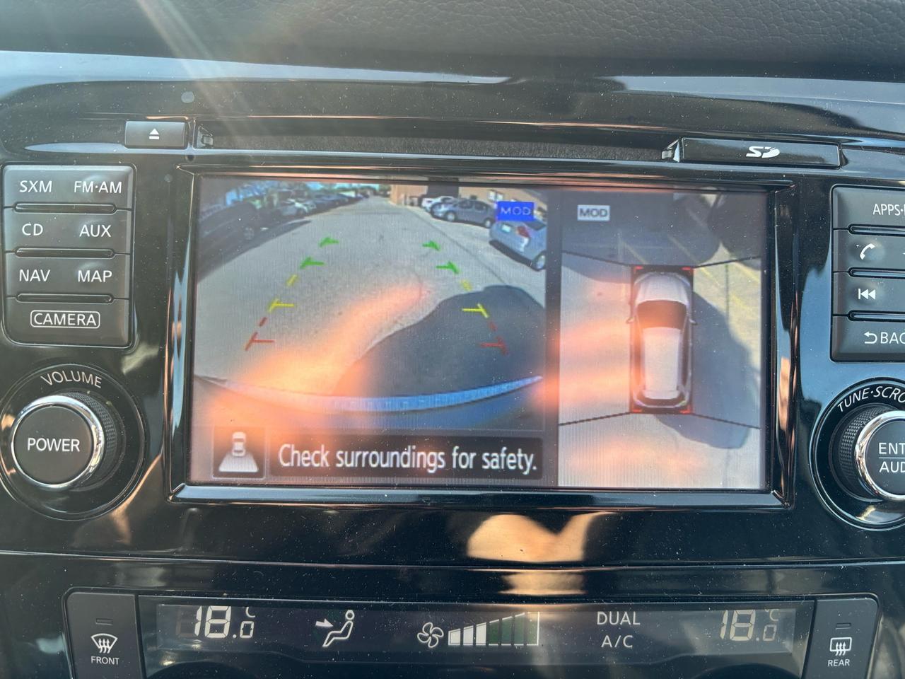 2017 Nissan Rogue SL AWD Pano roof, Navi, Leather Photo