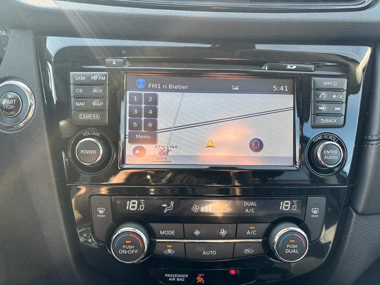 2017 Nissan Rogue SL AWD Pano roof, Navi, Leather Photo