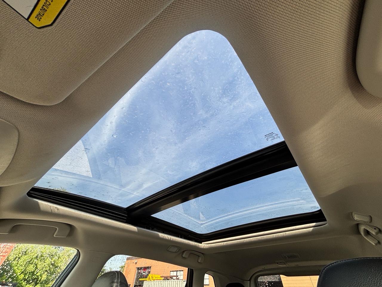 2017 Nissan Rogue SL AWD Pano roof, Navi, Leather Photo