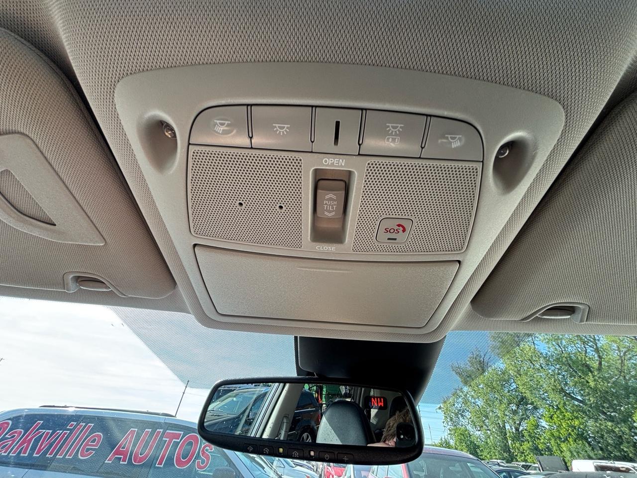 2017 Nissan Rogue SL AWD Pano roof, Navi, Leather Photo