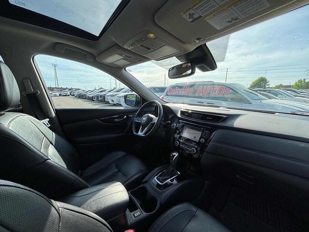 2017 Nissan Rogue SL AWD Pano roof, Navi, Leather Photo