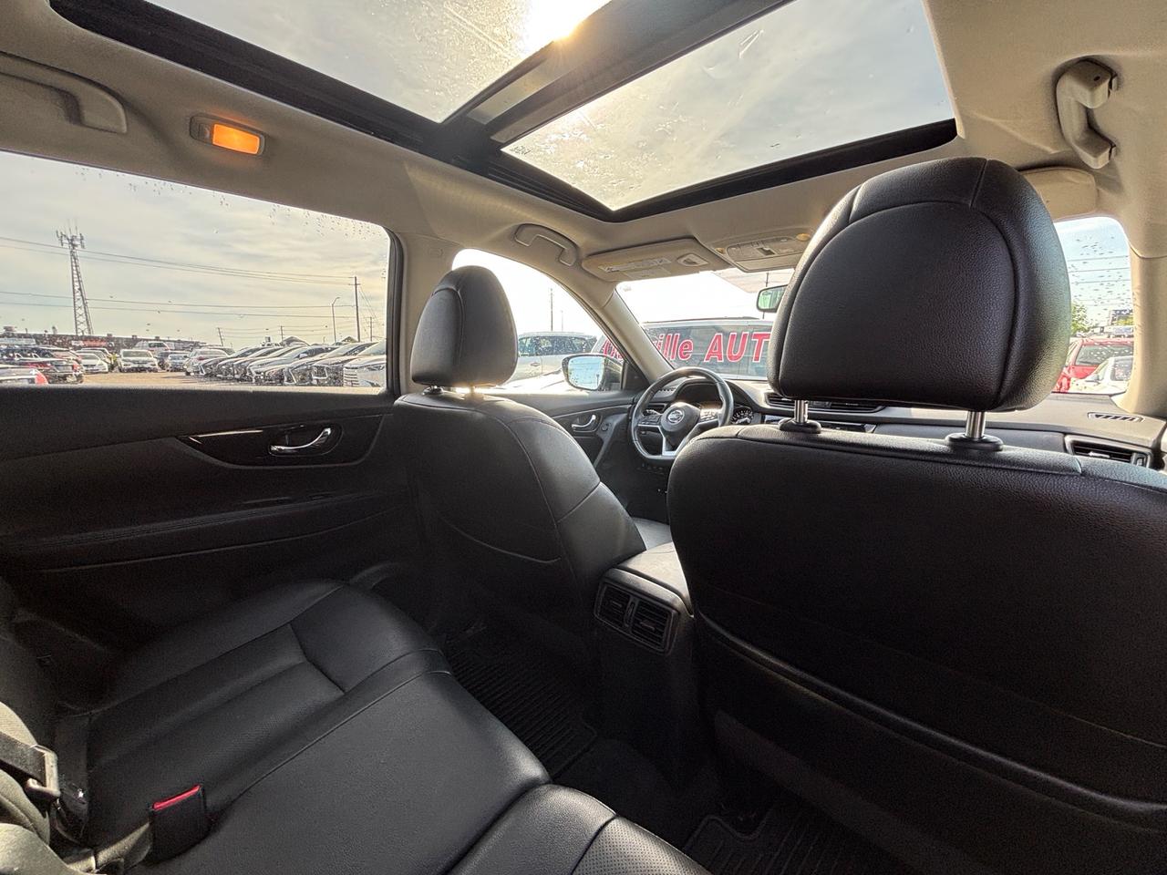 2017 Nissan Rogue SL AWD Pano roof, Navi, Leather Photo
