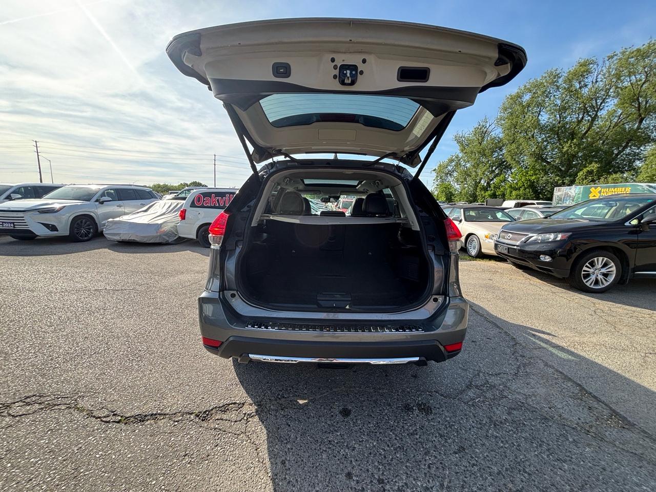 2017 Nissan Rogue SL AWD Pano roof, Navi, Leather Photo
