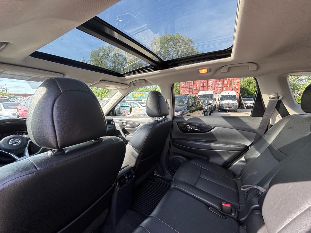 2017 Nissan Rogue SL AWD Pano roof, Navi, Leather Photo