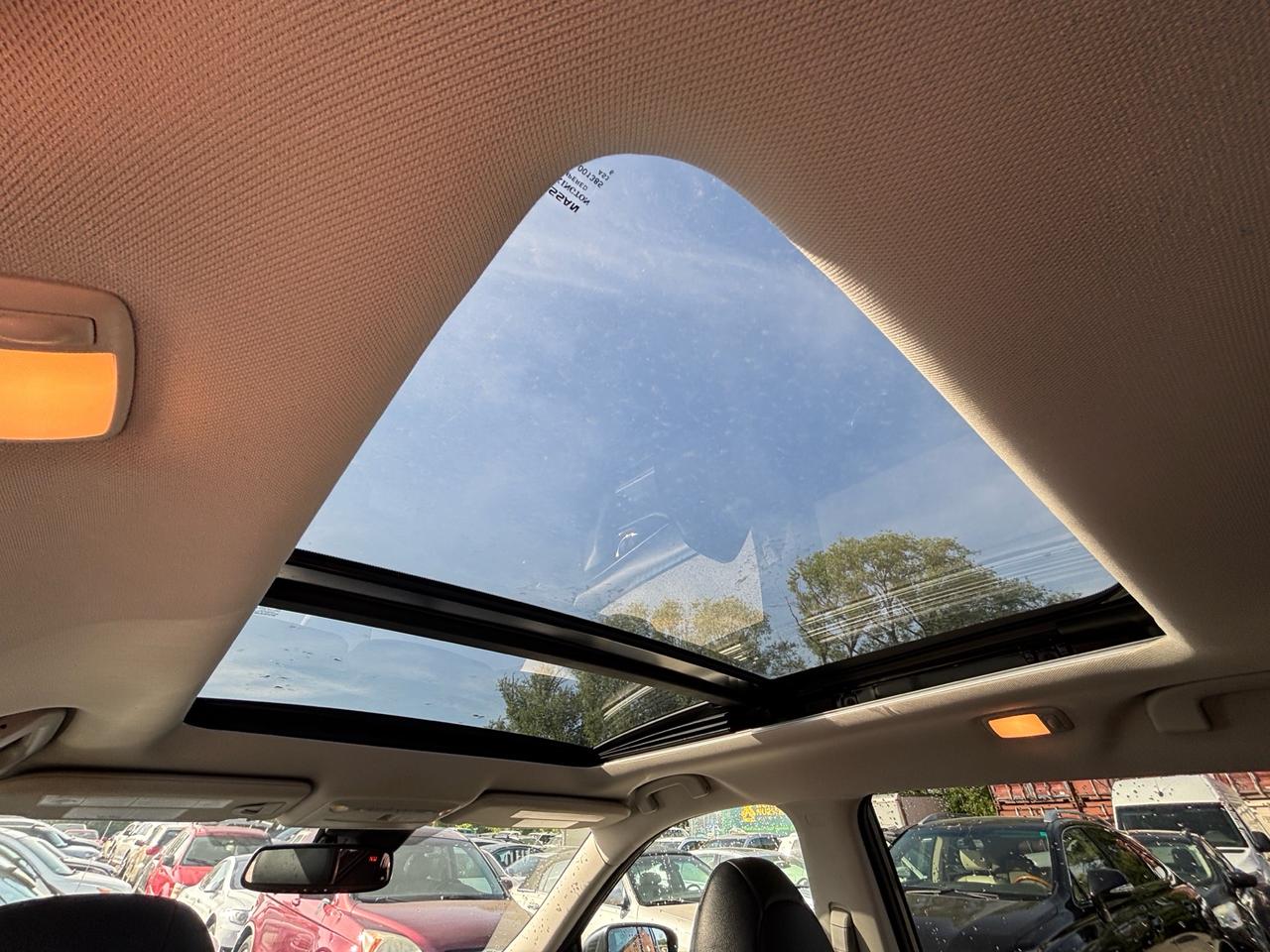 2017 Nissan Rogue SL AWD Pano roof, Navi, Leather Photo