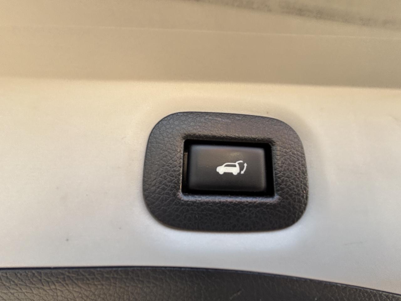 2017 Nissan Rogue SL AWD Pano roof, Navi, Leather Photo