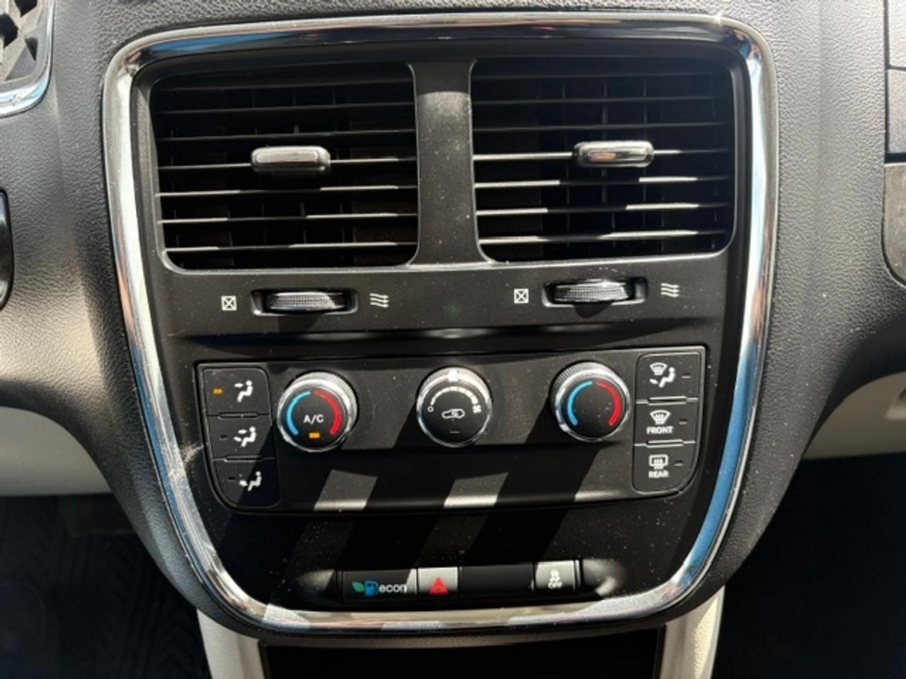 2012 Dodge Grand Caravan SXT **1 OWNER-STOW N GO-ONLY 88,000KM-NO ACCIDENTS** Photo