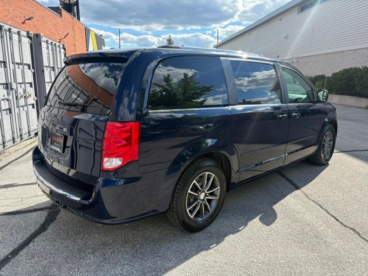 2016 Dodge Grand Caravan SXT Premium Plus **LEATHER-NAVI-CAMERA-TV DVD-70,000KM** Photo3