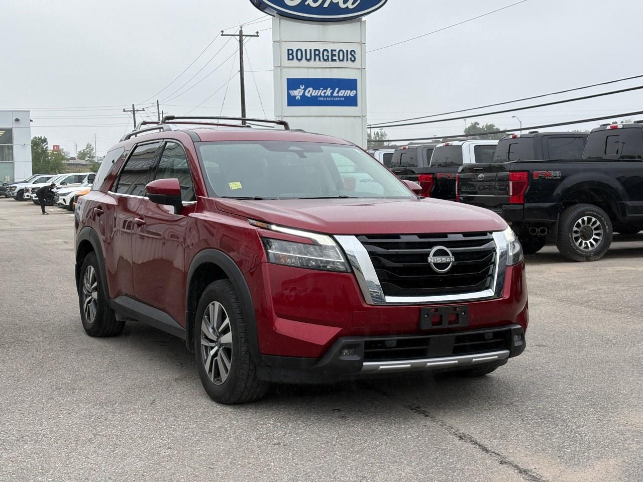 2023 Nissan Pathfinder SL 4WD Photo