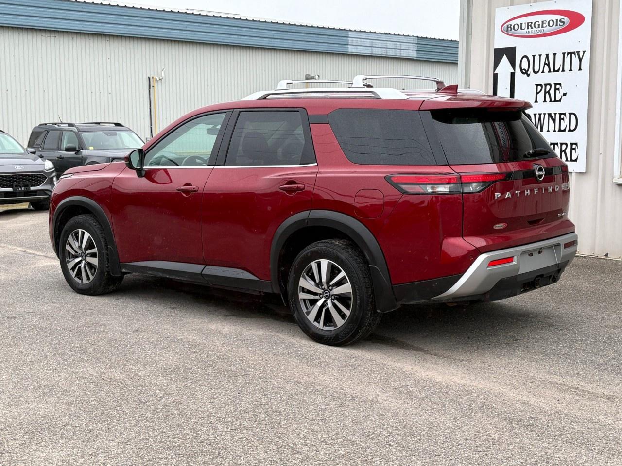 2023 Nissan Pathfinder SL 4WD Photo