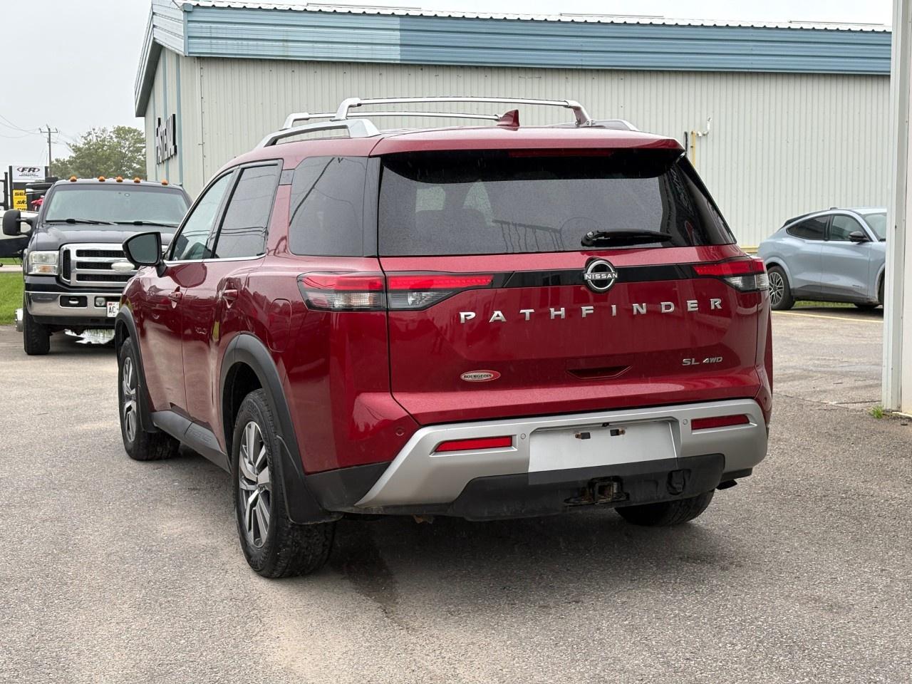 2023 Nissan Pathfinder SL 4WD Photo