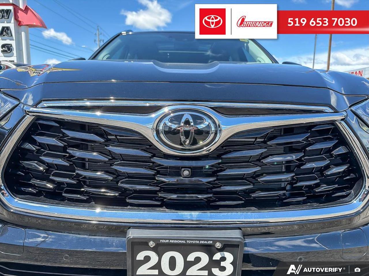 2023 Toyota Highlander Limited Platinum Photo