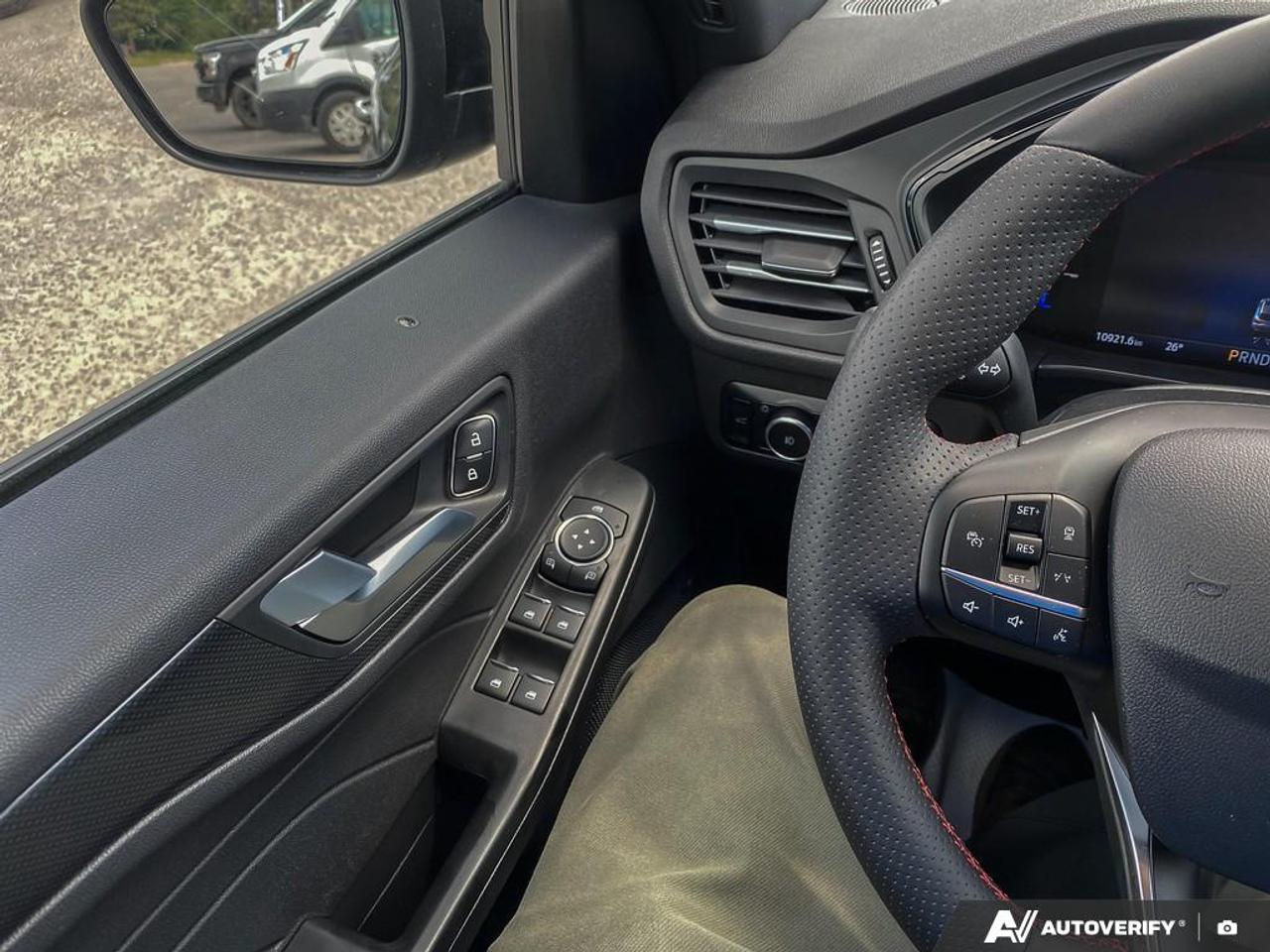 2025 Ford Escape ST-Line Select TECH PKG | AWD | 2.0L Photo
