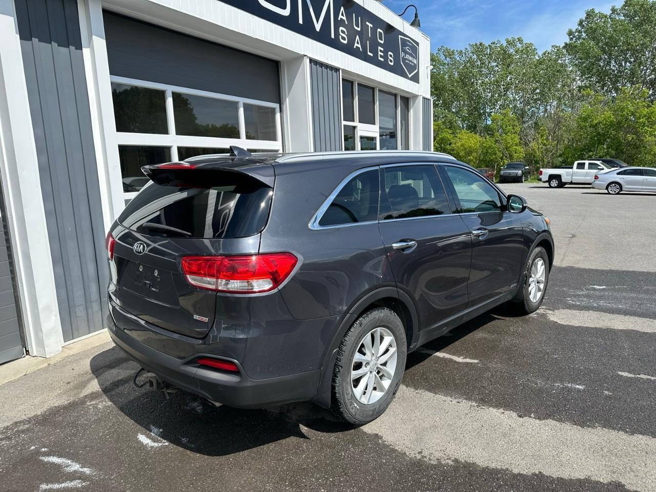 2017 Kia Sorento 2.0L LX Turbo Photo3
