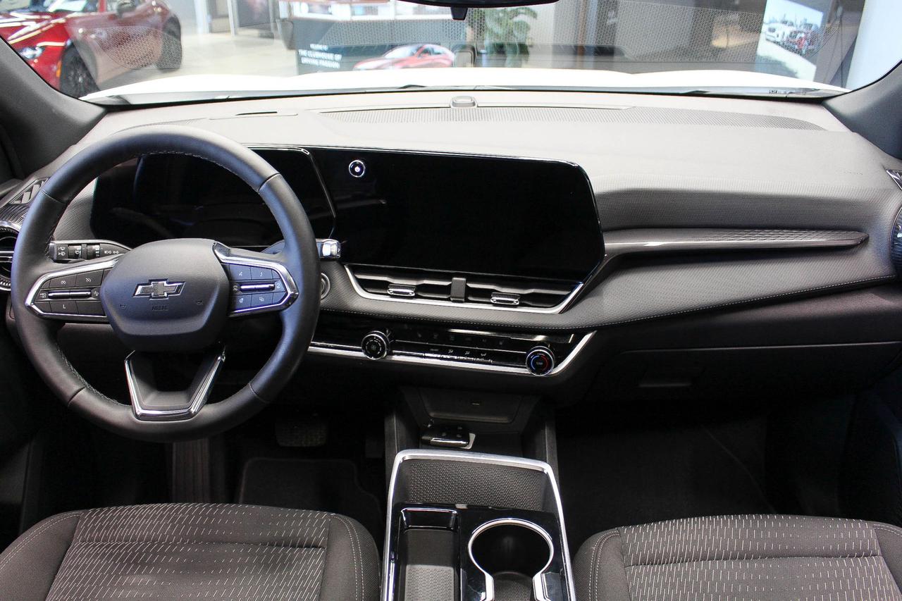 2025 Chevrolet Equinox LT HEATED SEATS/STEERING WHEEL - REMOTE START - CLOTH UPHOLSTERY - NAVIGATION Photo