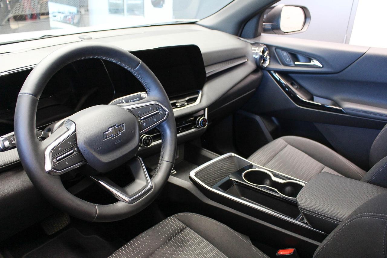 2025 Chevrolet Equinox LT HEATED SEATS/STEERING WHEEL - REMOTE START - CLOTH UPHOLSTERY - NAVIGATION Photo