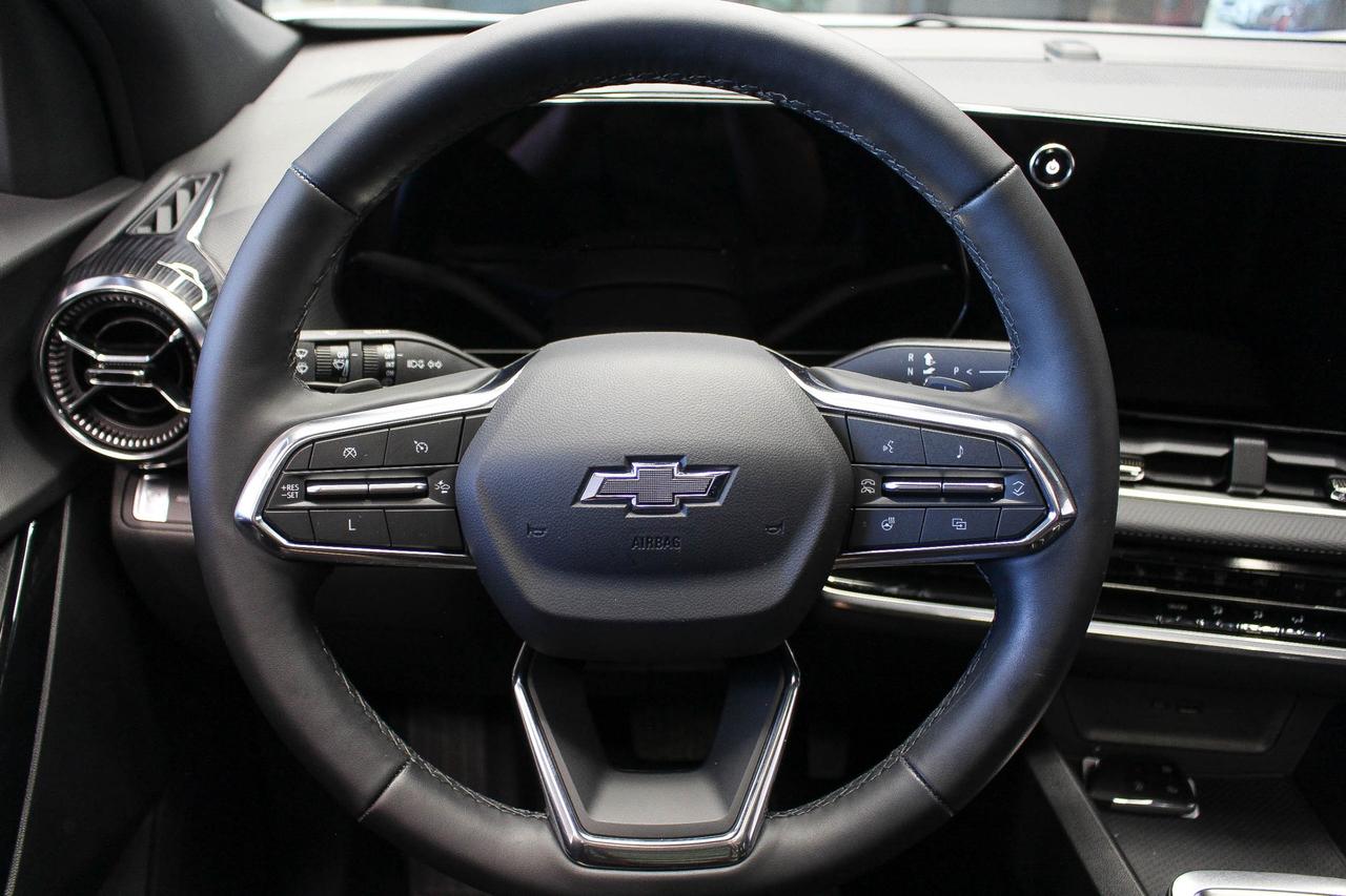 2025 Chevrolet Equinox LT HEATED SEATS/STEERING WHEEL - REMOTE START - CLOTH UPHOLSTERY - NAVIGATION Photo