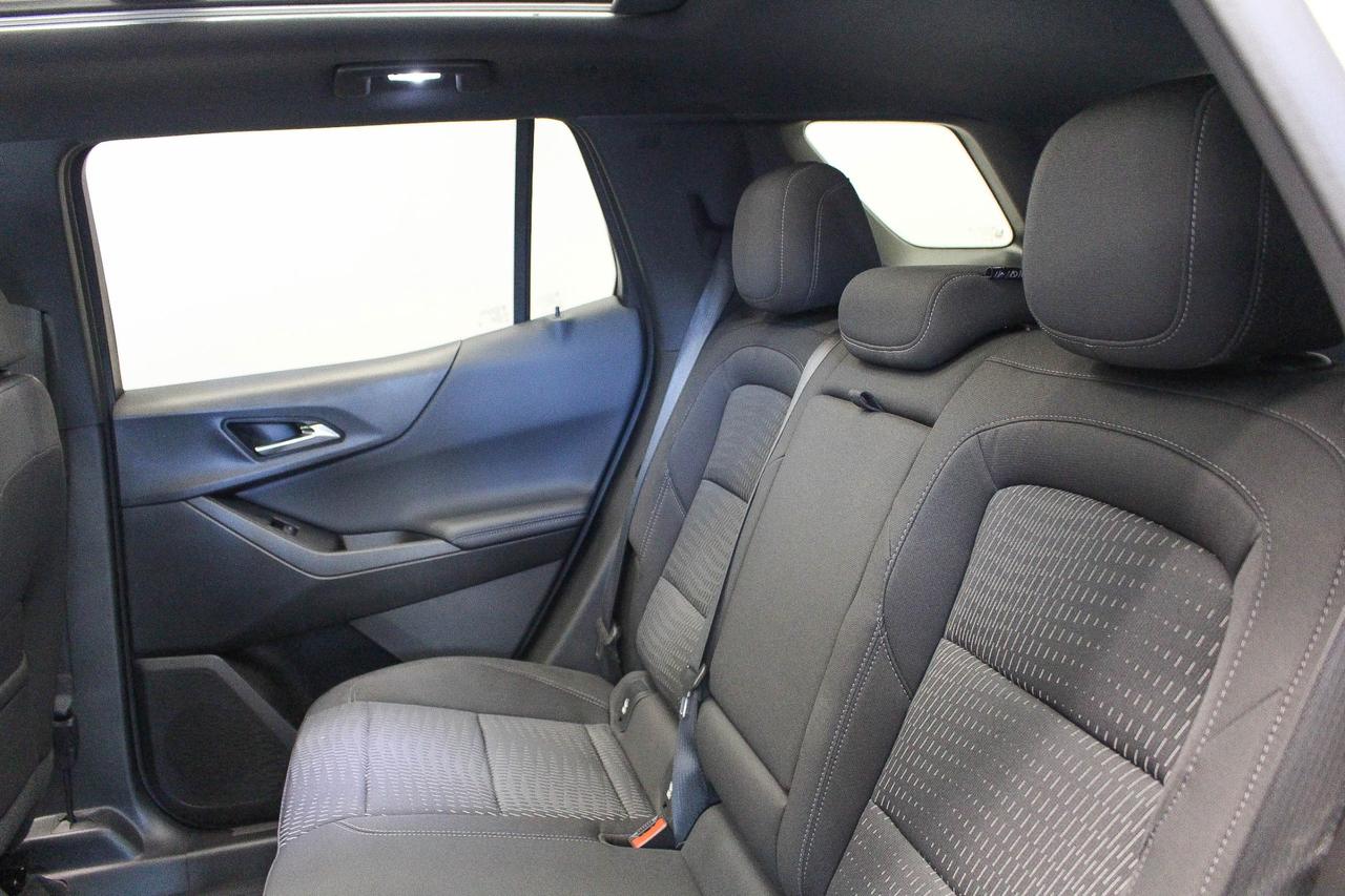 2025 Chevrolet Equinox LT HEATED SEATS/STEERING WHEEL - REMOTE START - CLOTH UPHOLSTERY - NAVIGATION Photo