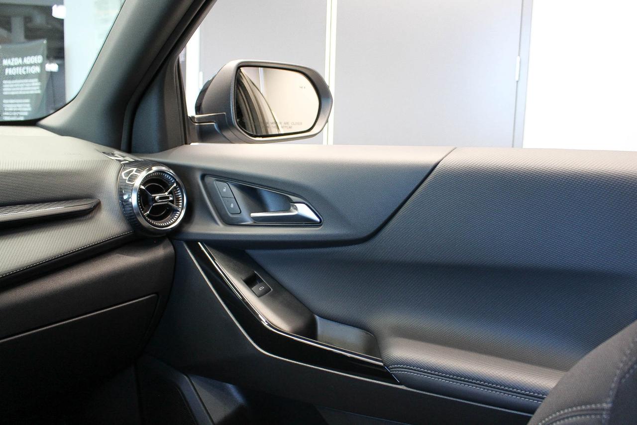 2025 Chevrolet Equinox LT HEATED SEATS/STEERING WHEEL - REMOTE START - CLOTH UPHOLSTERY - NAVIGATION Photo