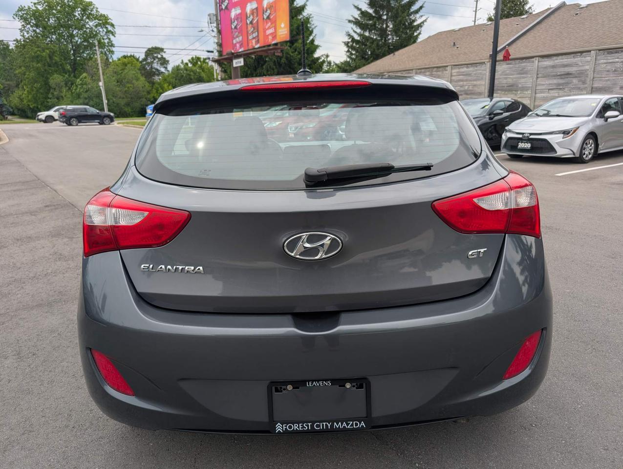 2017 Hyundai Elantra GT SE Photo3