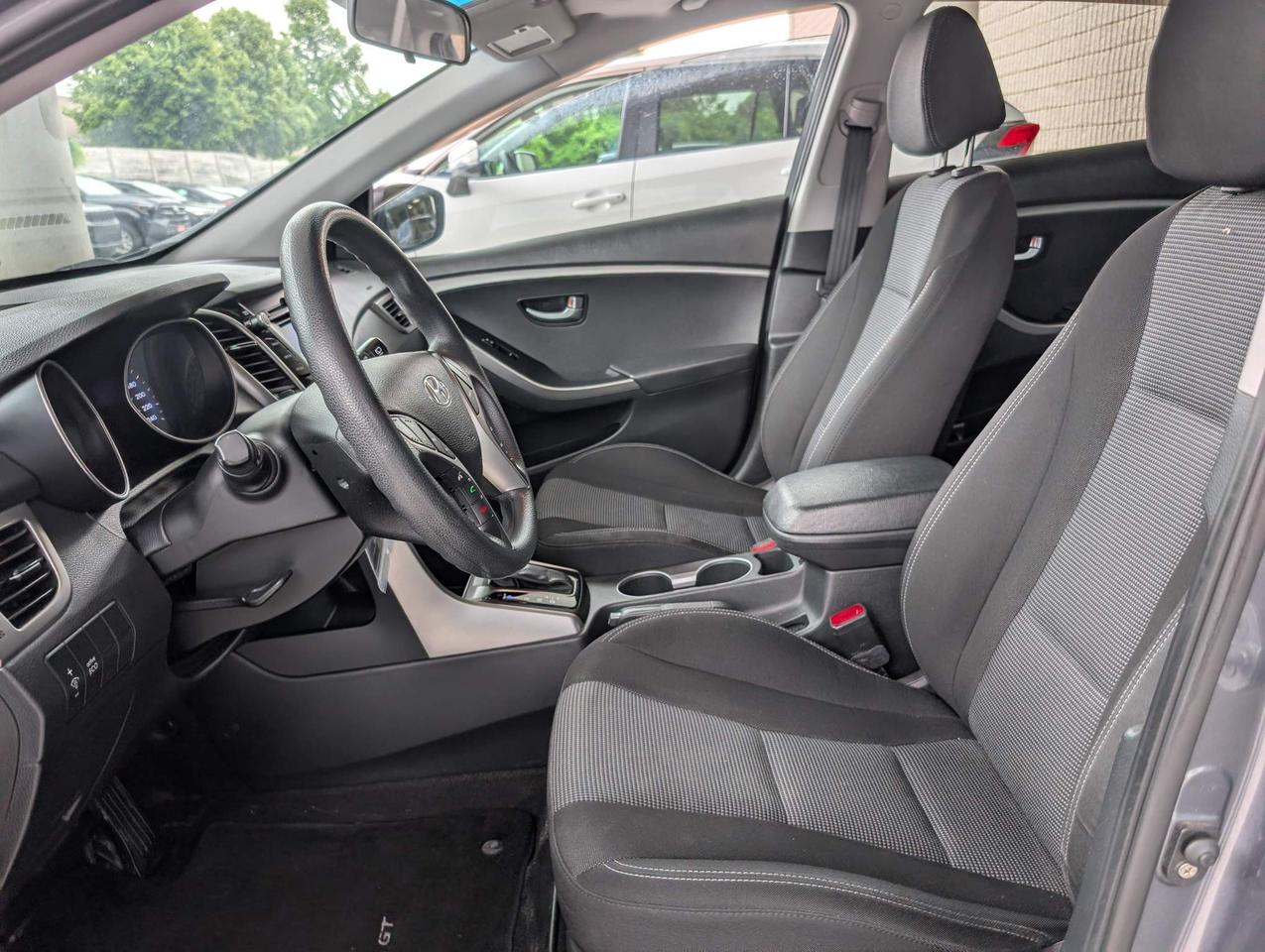 2017 Hyundai Elantra GT SE Photo