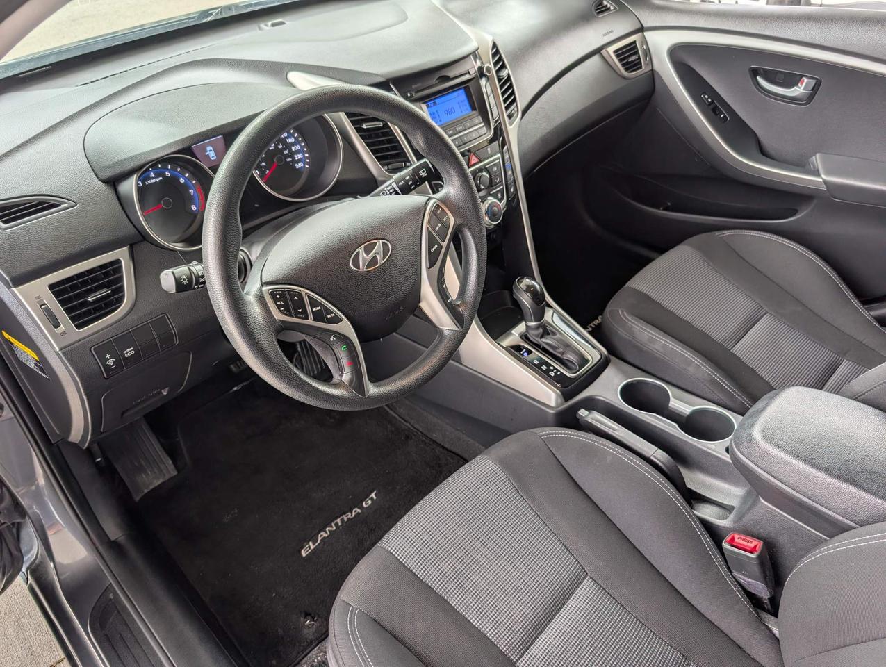 2017 Hyundai Elantra GT SE Photo