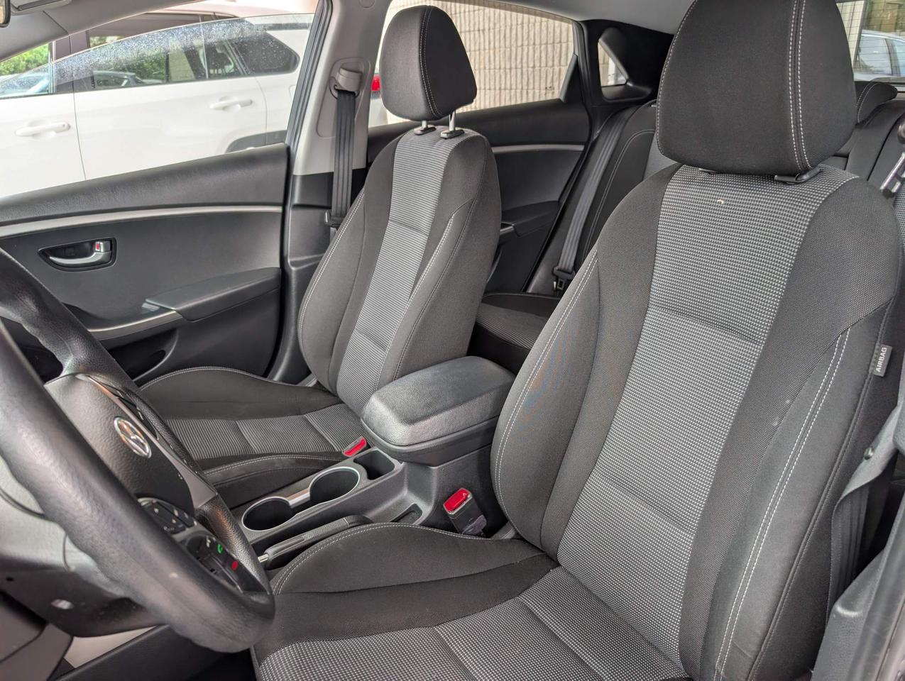 2017 Hyundai Elantra GT SE Photo