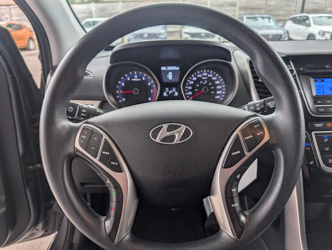 2017 Hyundai Elantra GT SE Photo
