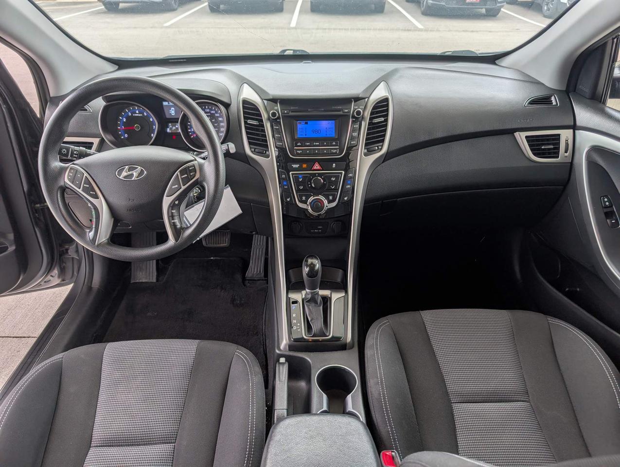 2017 Hyundai Elantra GT SE Photo