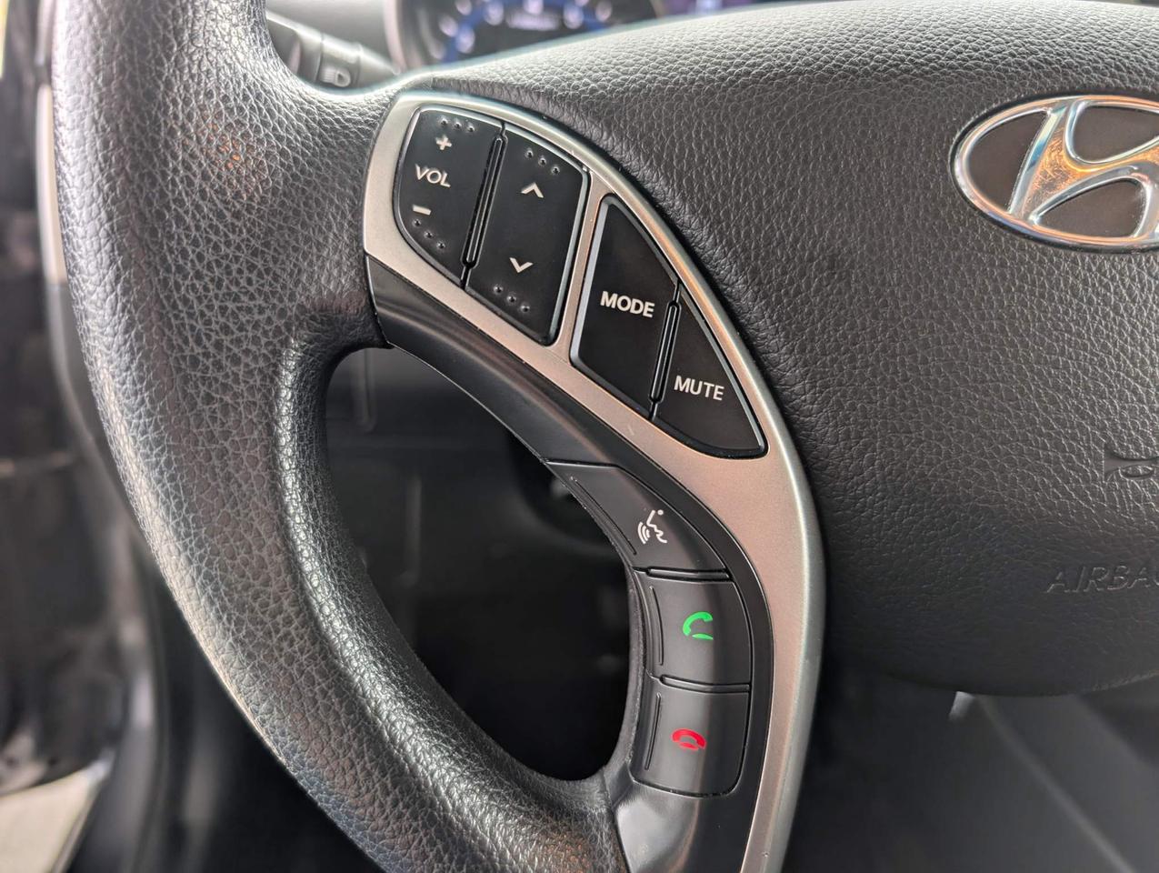 2017 Hyundai Elantra GT SE Photo