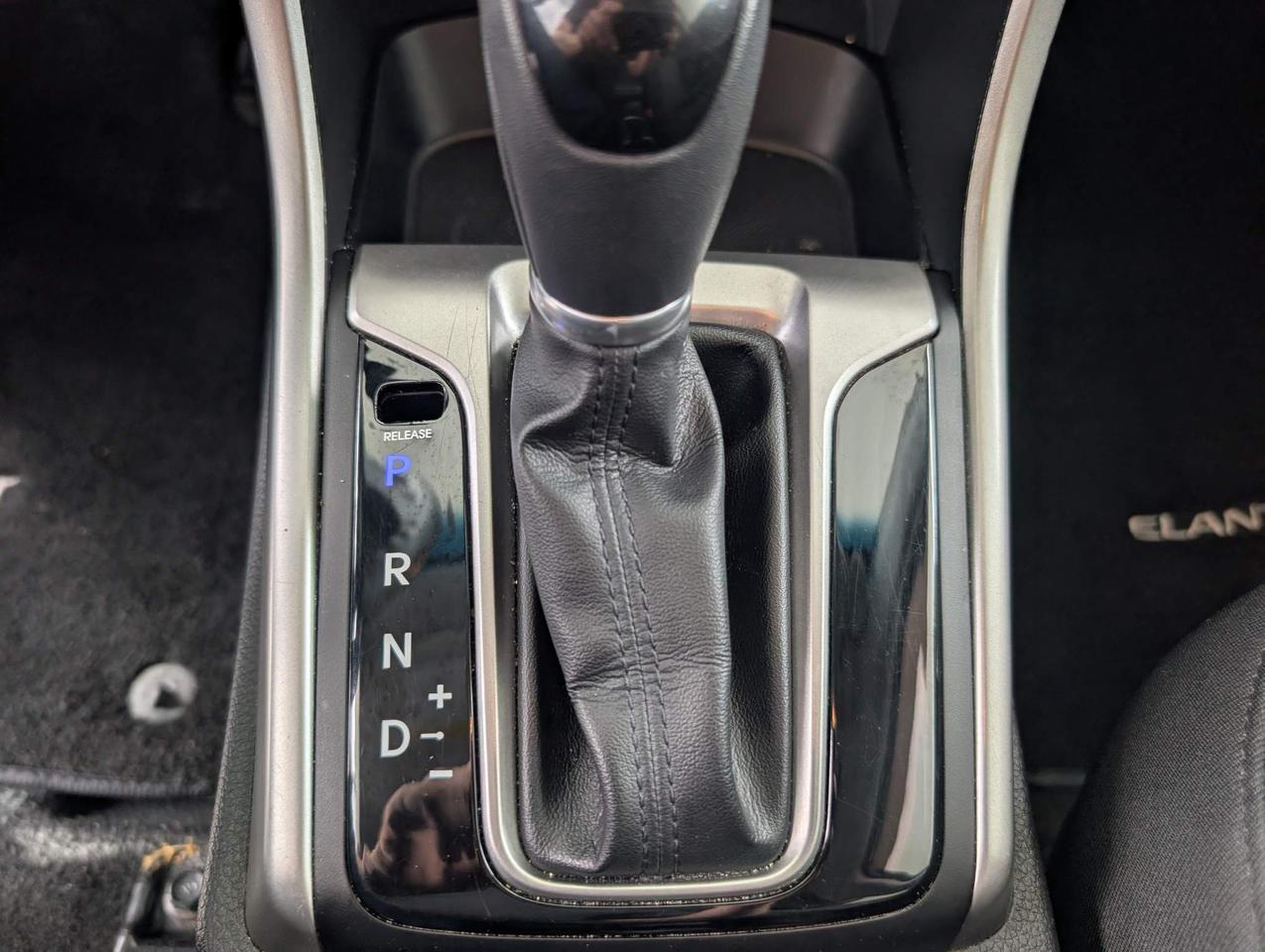 2017 Hyundai Elantra GT SE Photo
