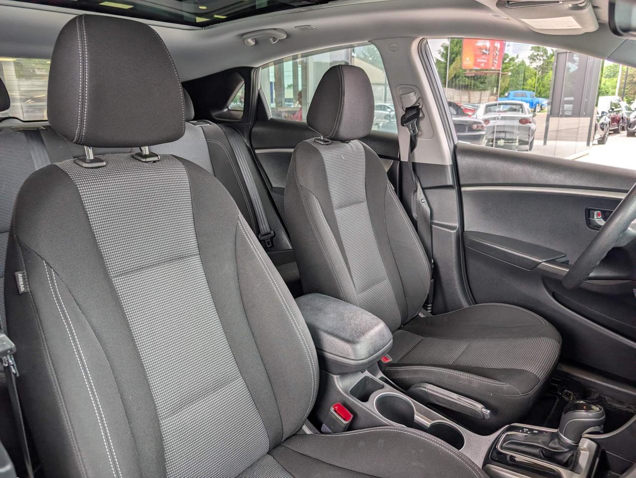 2017 Hyundai Elantra GT SE Photo