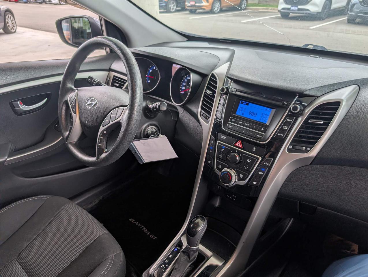 2017 Hyundai Elantra GT SE Photo