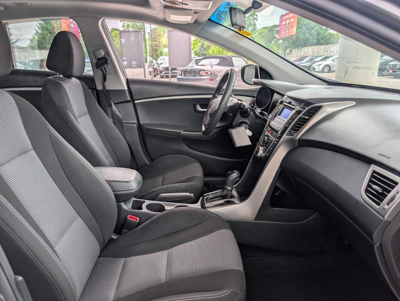 2017 Hyundai Elantra GT SE Photo