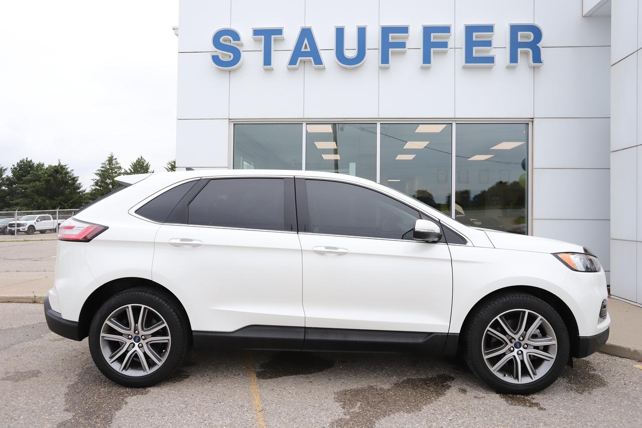 2022 Ford Edge Titanium AWD Photo2