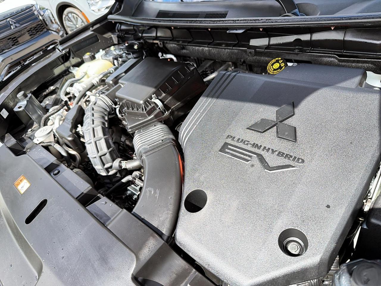 2025 Mitsubishi Outlander Phev GT Photo