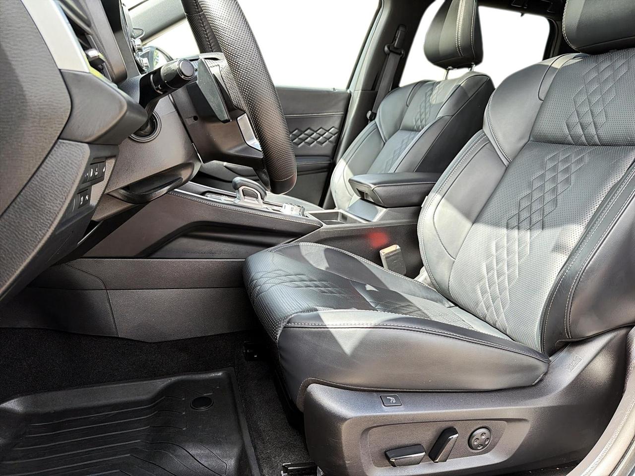 2025 Mitsubishi Outlander Phev GT Photo