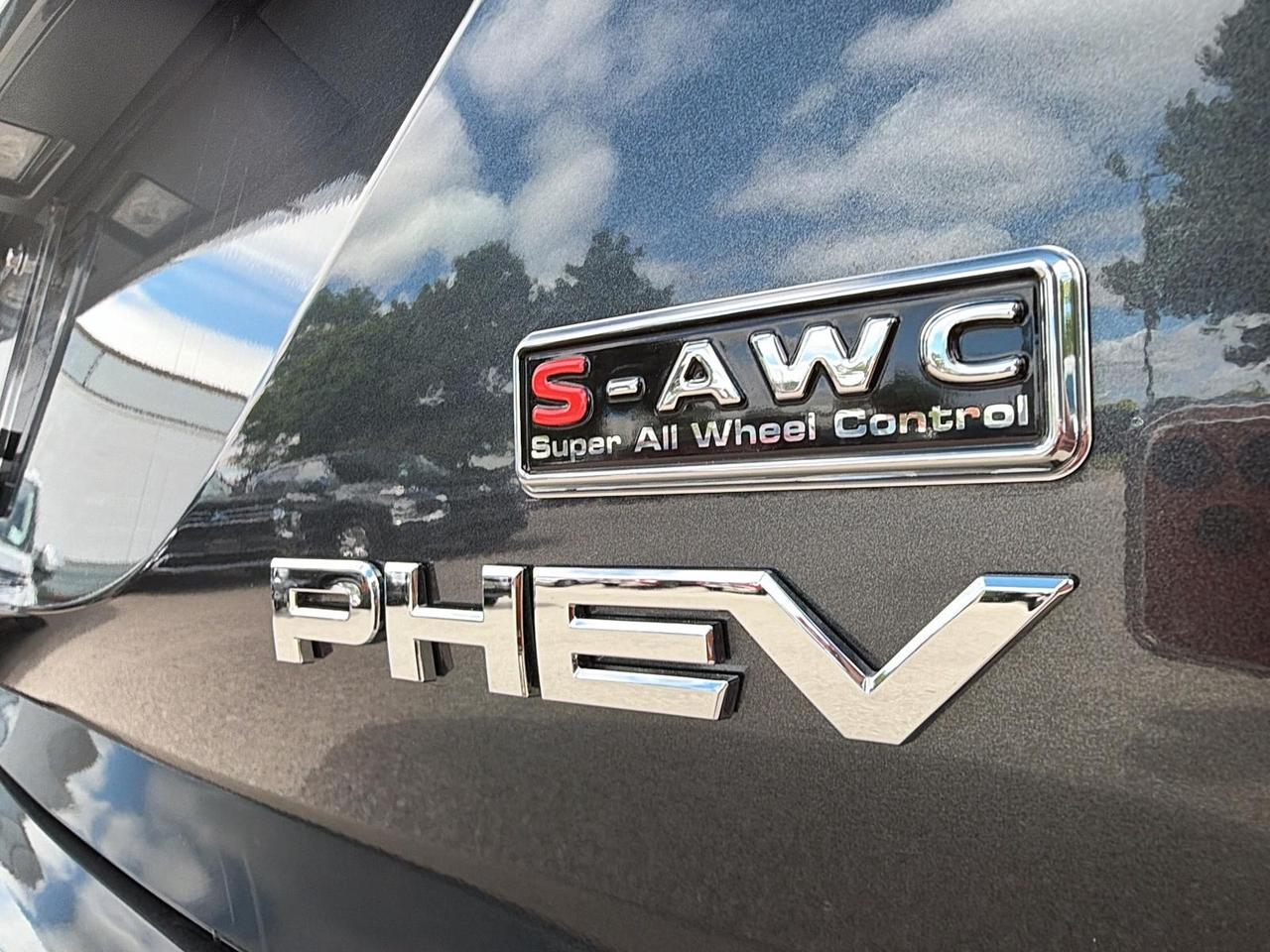 2025 Mitsubishi Outlander Phev GT Photo