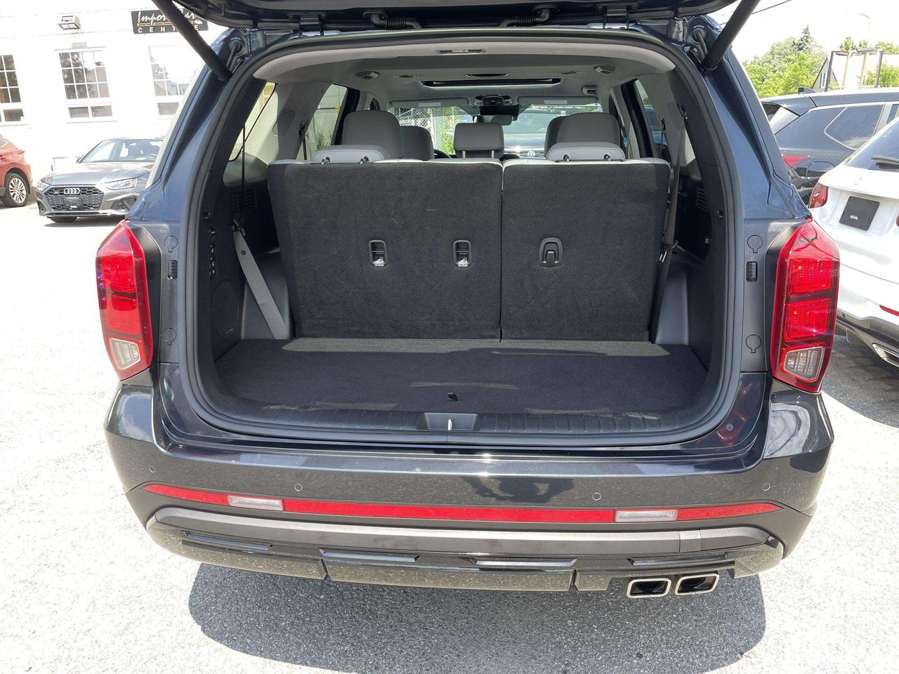 2025 Hyundai PALISADE Urban 8 Passenger 8 PASSENGER, LEATHERETTE, ROOF, HTD.& VENTED SEATS, NAV, 360 CAM, BLIS Photo