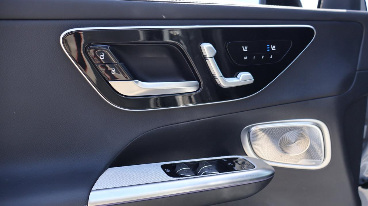 2026 Mercedes-Benz GLC GLC 300 | | Moonroof | Photo
