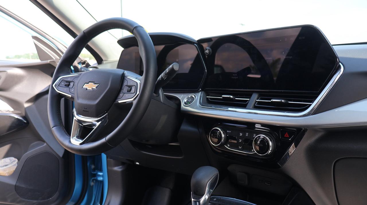 2025 Chevrolet Trax LT | Heated Front Seats | Advanced Safety Suite Photo