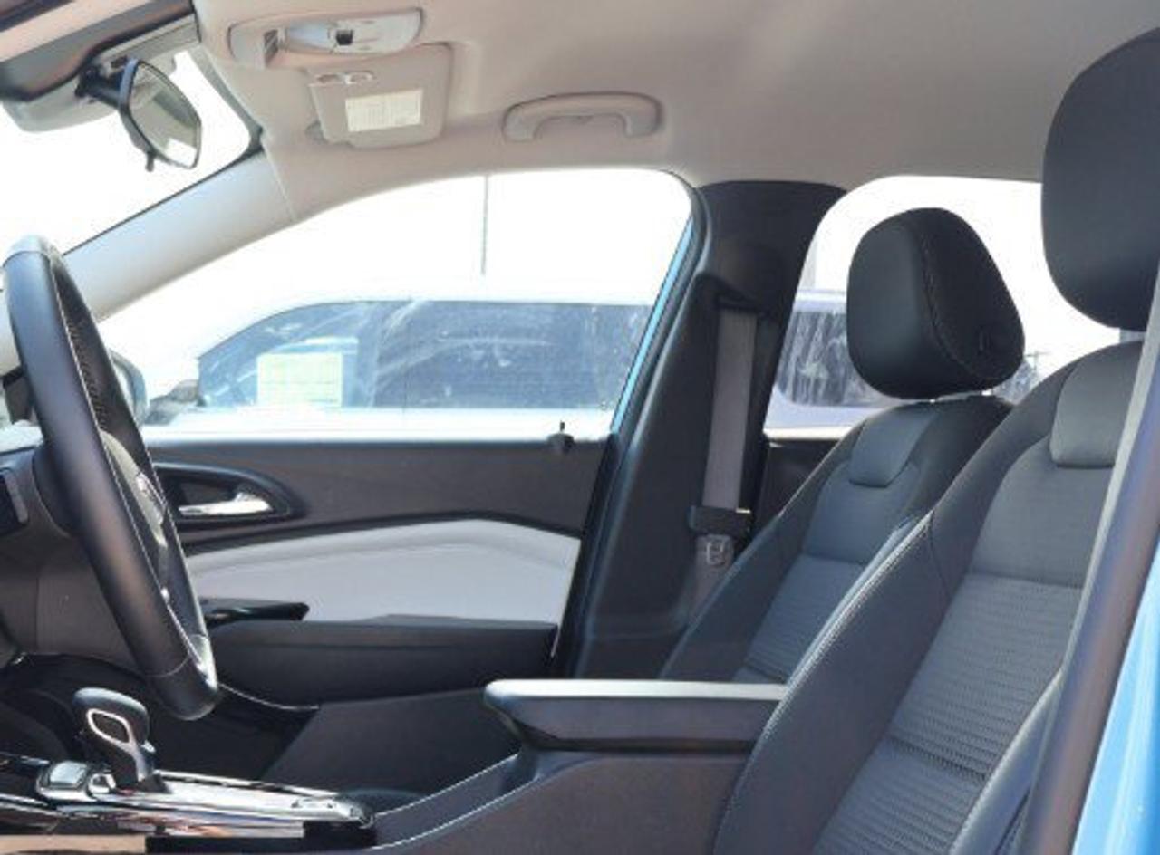 2025 Chevrolet Trax LT | Heated Front Seats | Advanced Safety Suite Photo