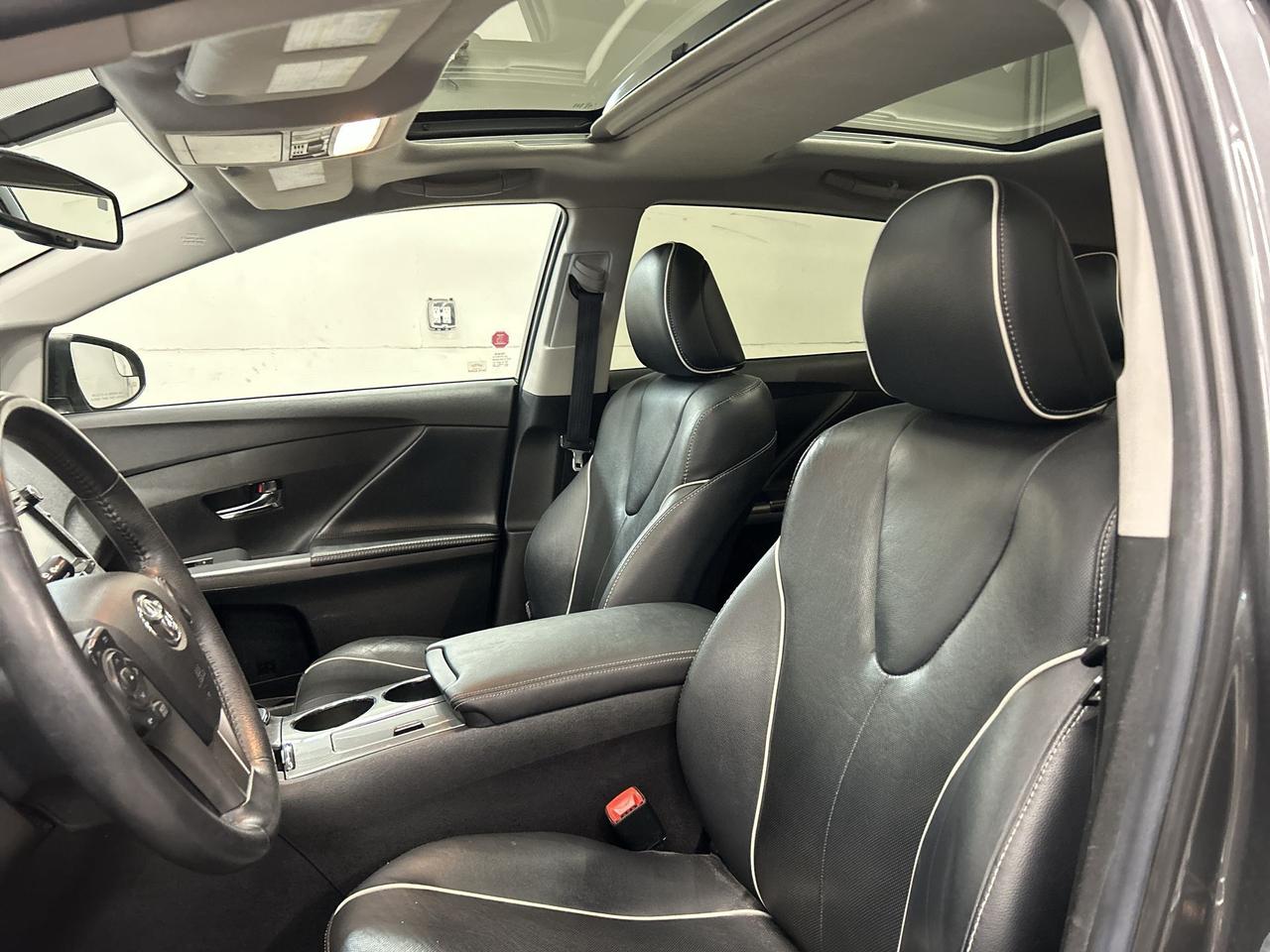 2016 Toyota Venza LIMTED AWD | HTD LEATHER |PANO ROOF | NAV | ALLOYS Photo