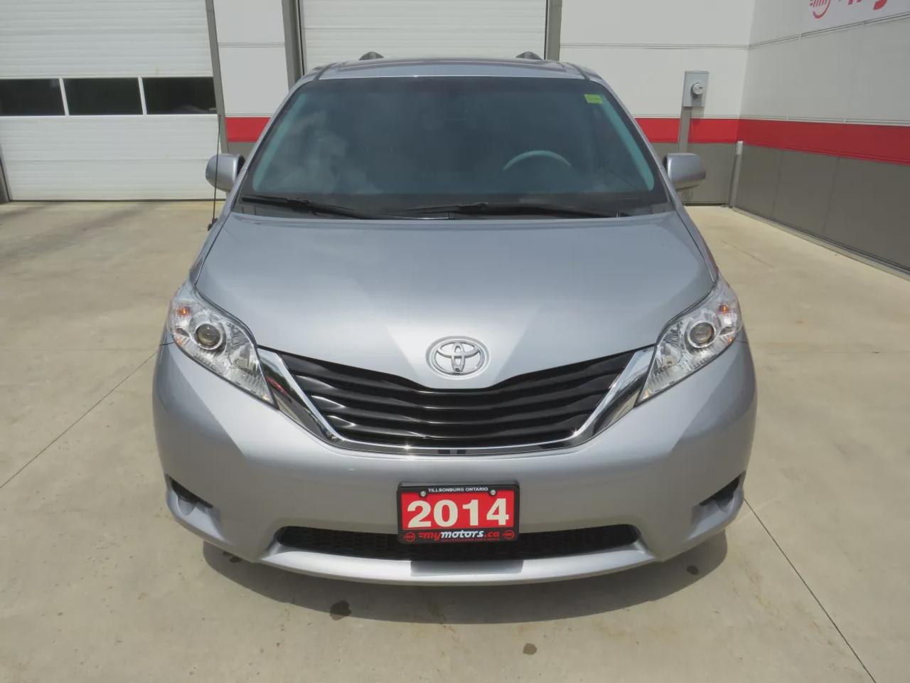 2014 Toyota Sienna LE Photo