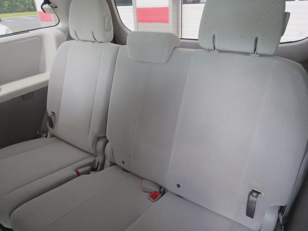 2014 Toyota Sienna LE Photo