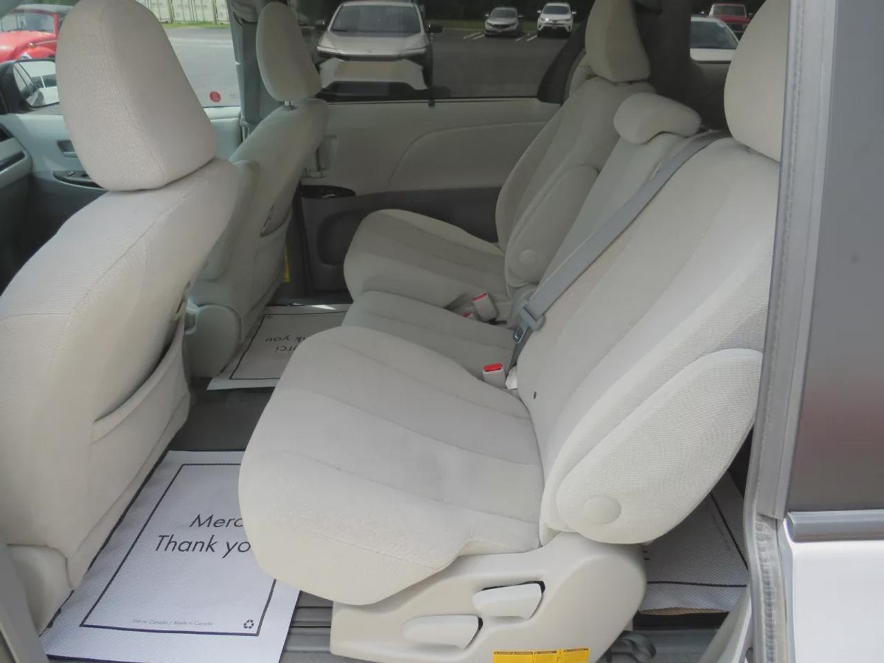 2014 Toyota Sienna LE Photo
