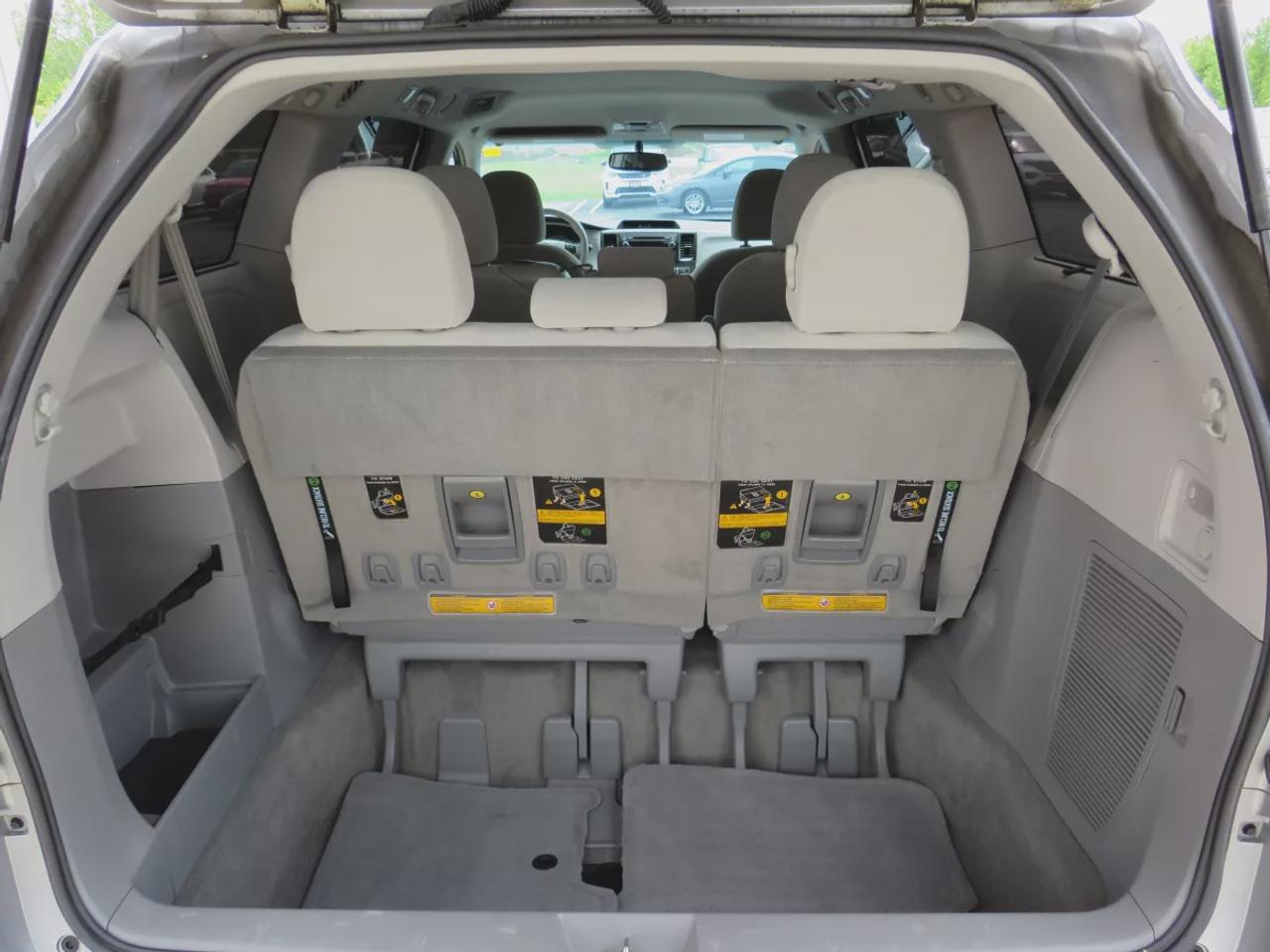 2014 Toyota Sienna LE Photo