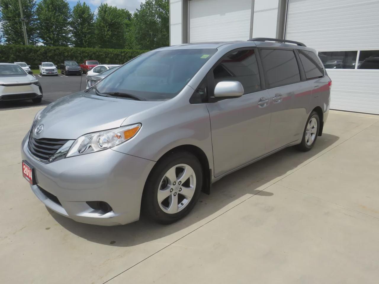 2014 Toyota Sienna LE Photo