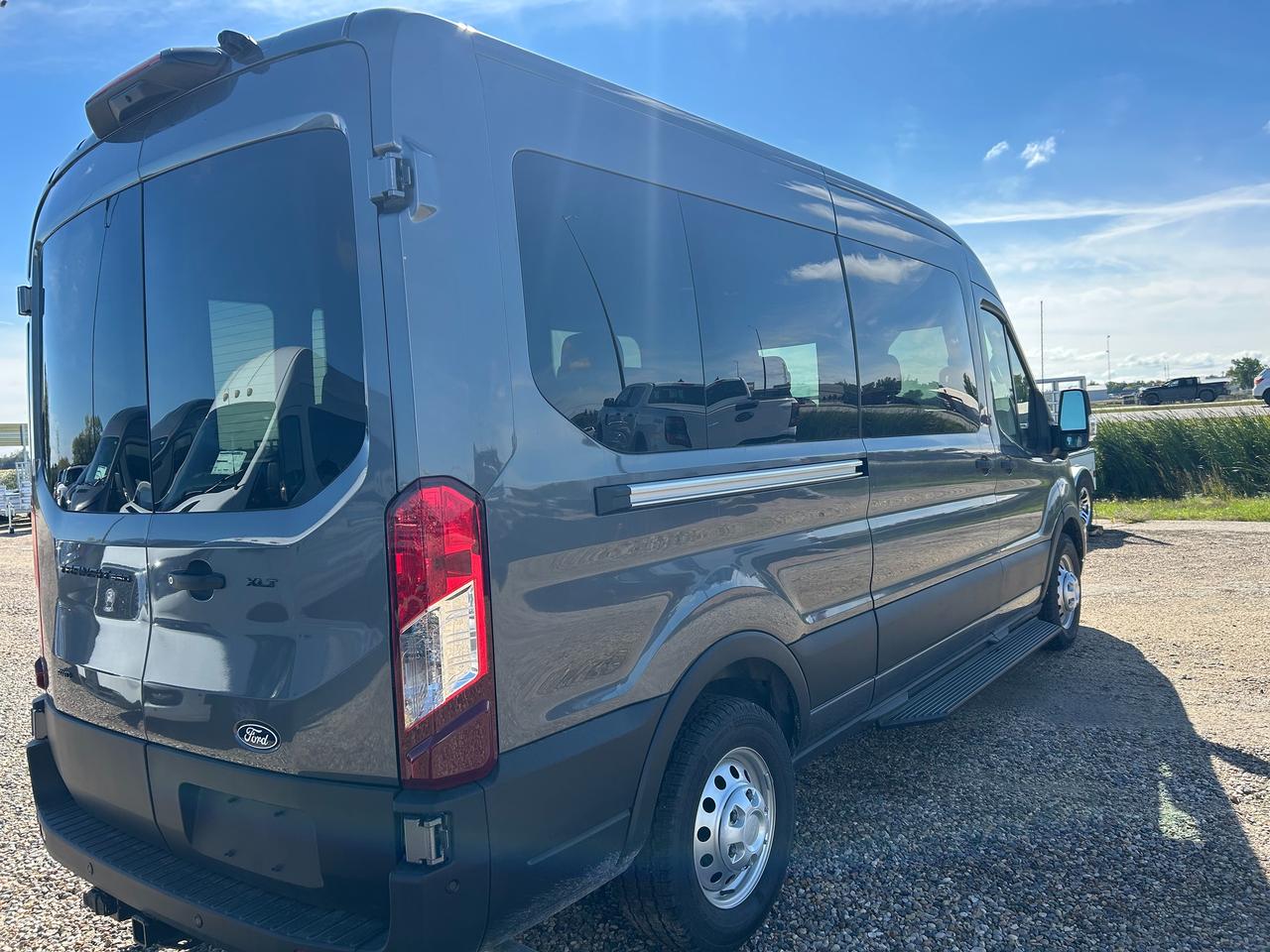 2026 Ford Transit Passenger Wagon XLT T-350 148 Med Roof  AWD 302A Photo3